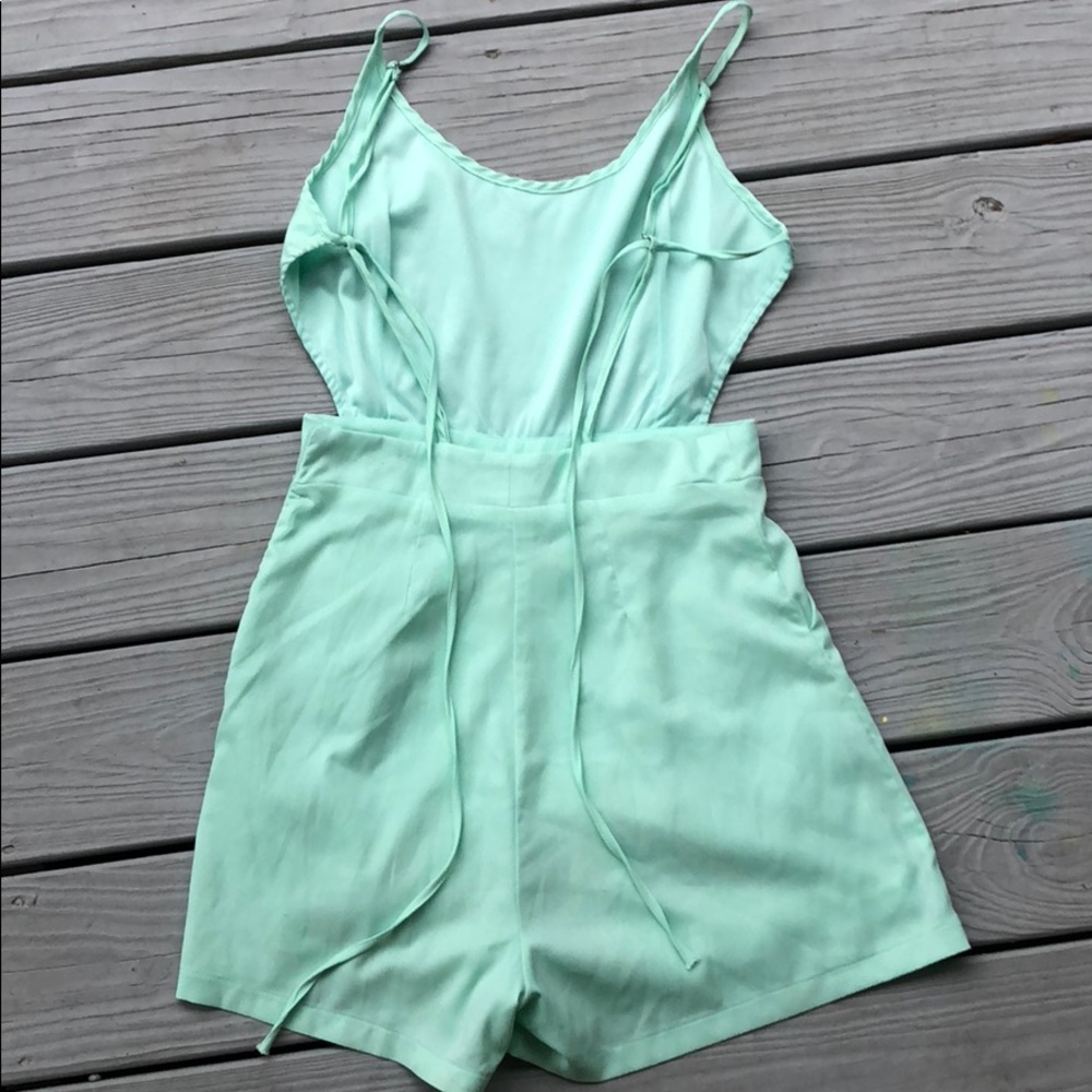 SUPER CUTE ROMPER - Picture 2 of 3
